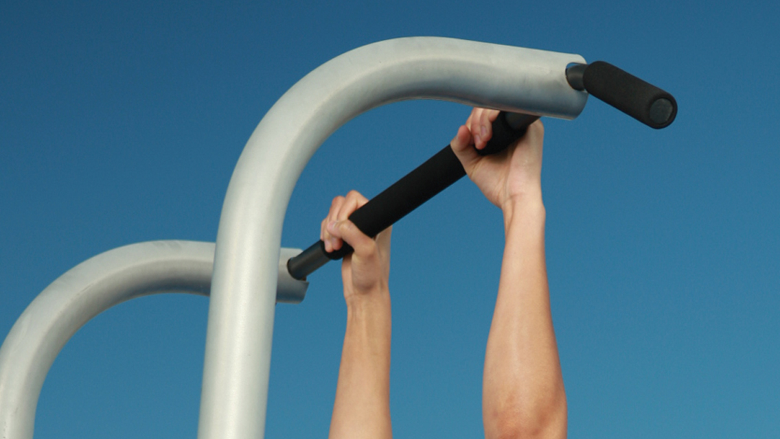 overhand pull-up grip position