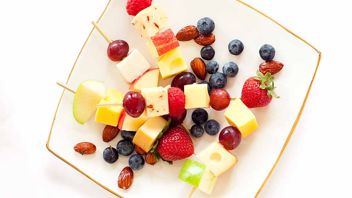 dec13-cc-fruit-cheese-kabobs fruit and cheese kabobs