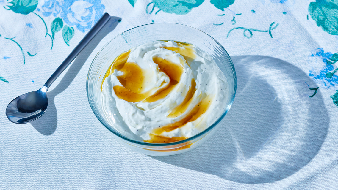 a dish of maple vanilla yogurt