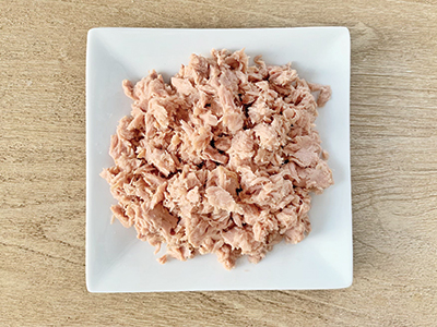 30 grams of protein, tuna