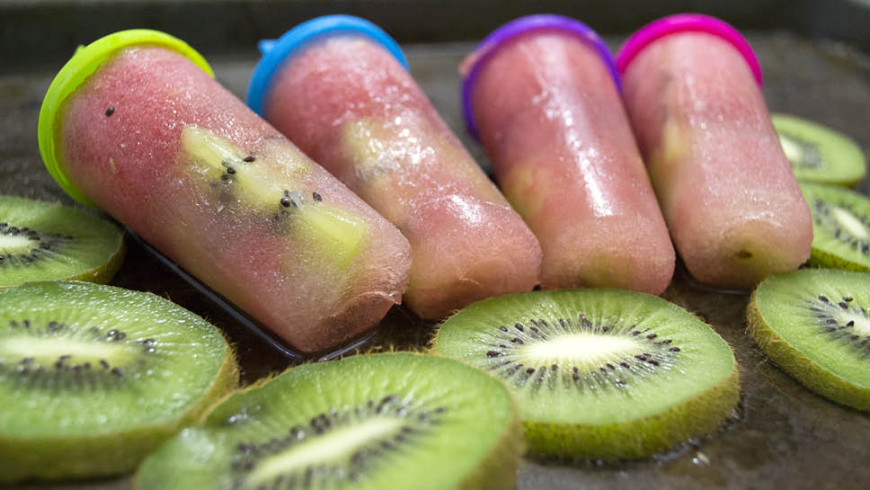 watermelon and kiwi popsicles
