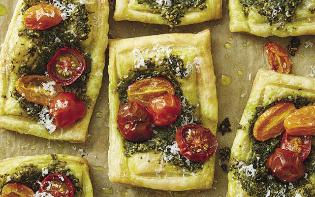 Pesto and tomatoes on flat bread