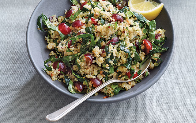 Kale-Quinoa-Salad-With-Red-Grapes