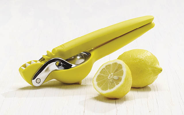 Chef’n FreshForce juicer with lemons