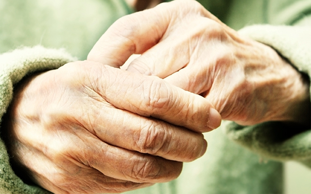 hands-aging-elderly-old