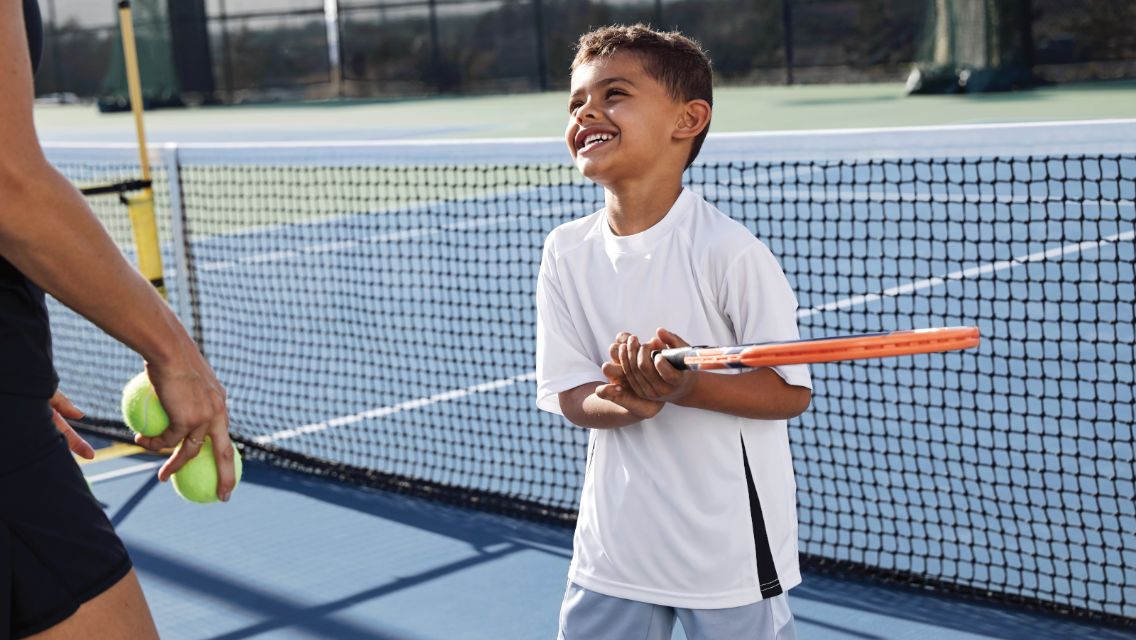 Kid holding a tennis racket