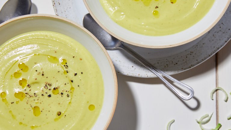 bowls of creamy cauliflower soup