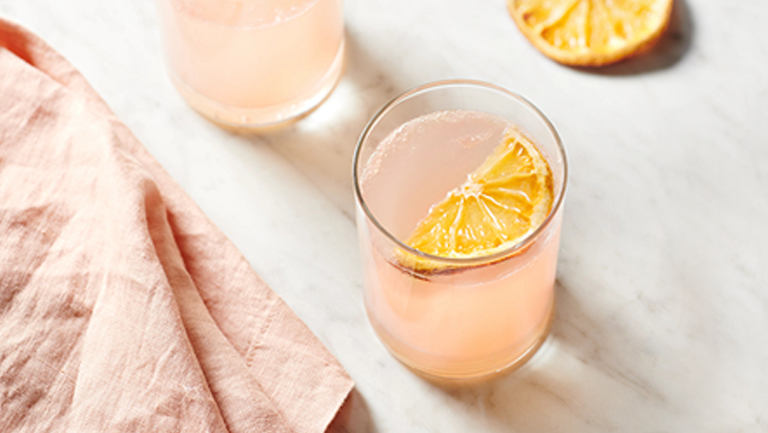 a glass of grapefruit mimosa