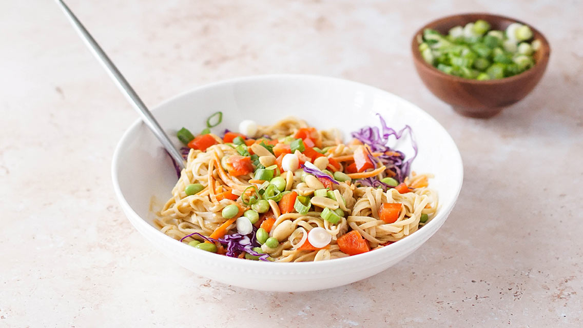 easy recipe for spicy peanut noodle bowl
