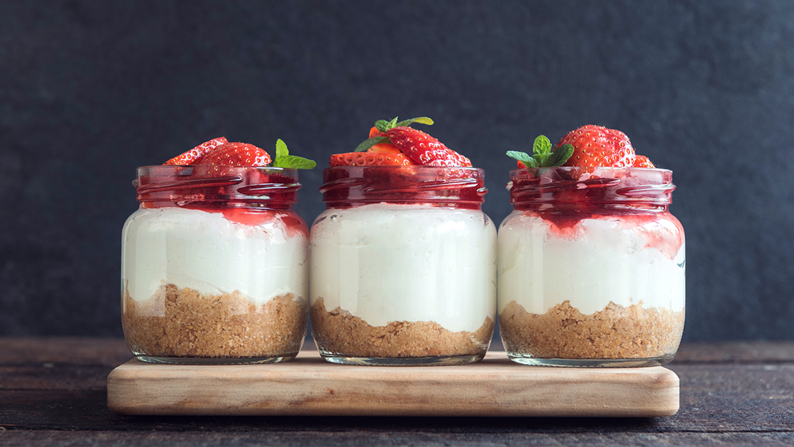 strawberry cheesecakes in jars