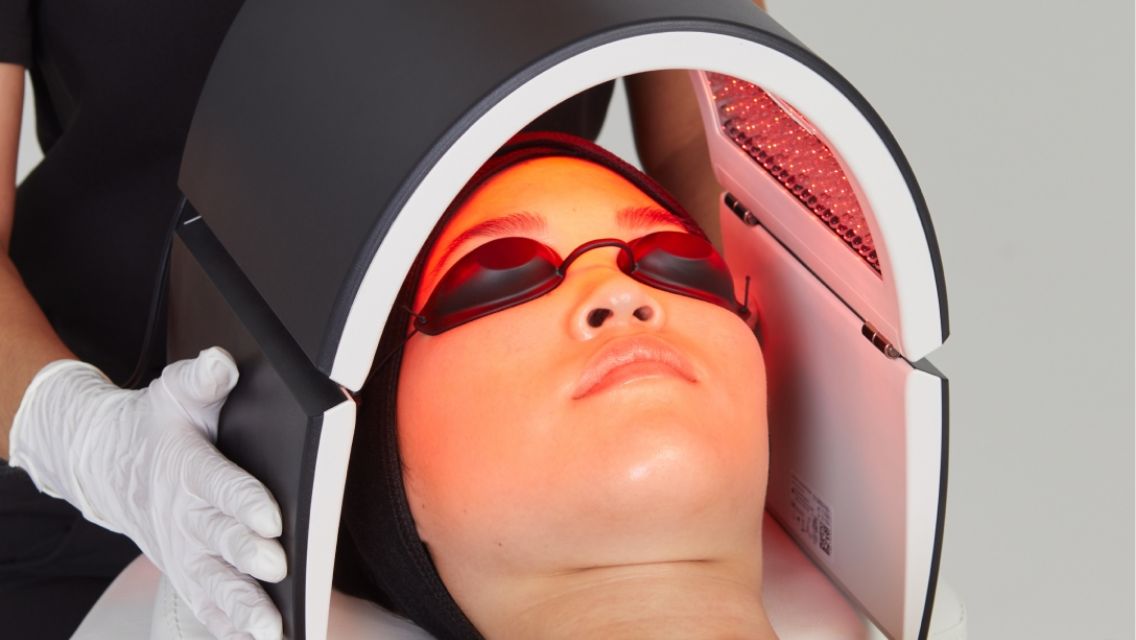 In-spa red light therapy session.