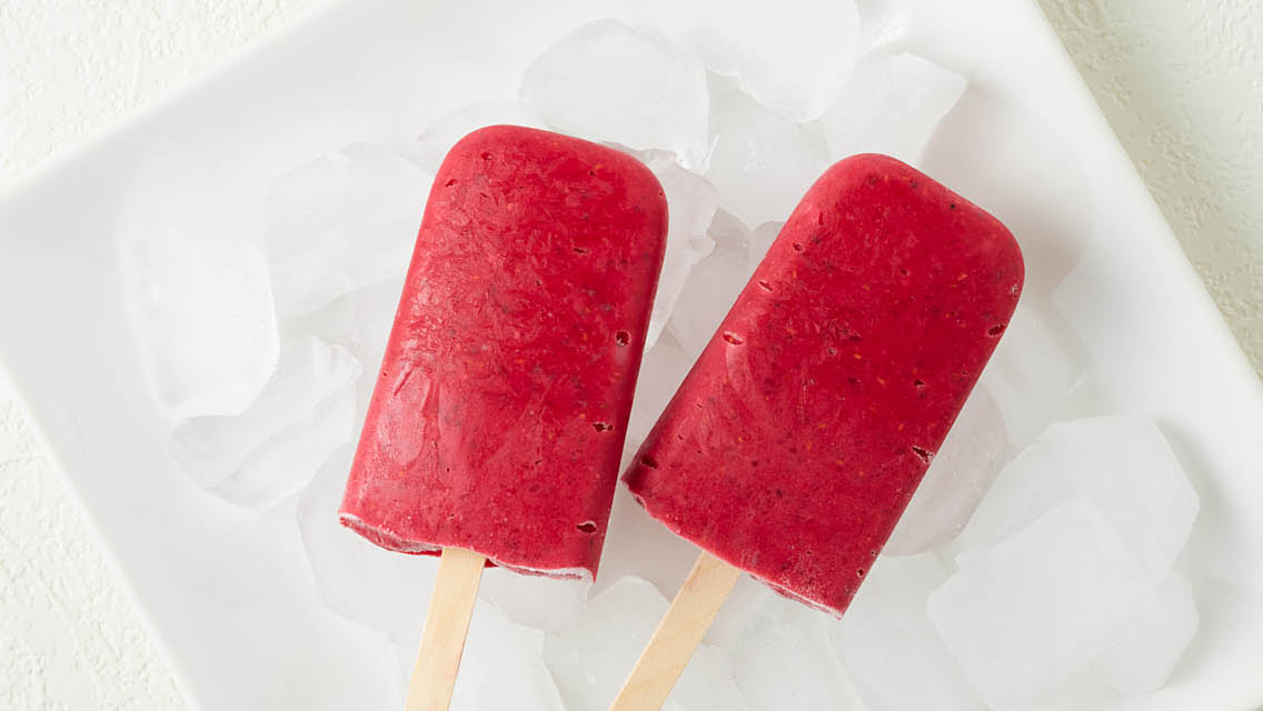 berry chia seed pudding popsicles