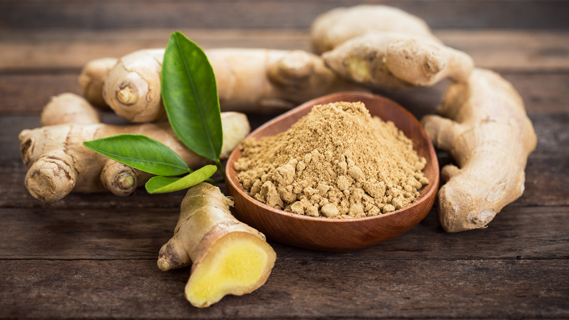 Ginger root and ginger powder in the bowl