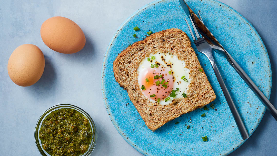egg in hole sheet pan breakfast
