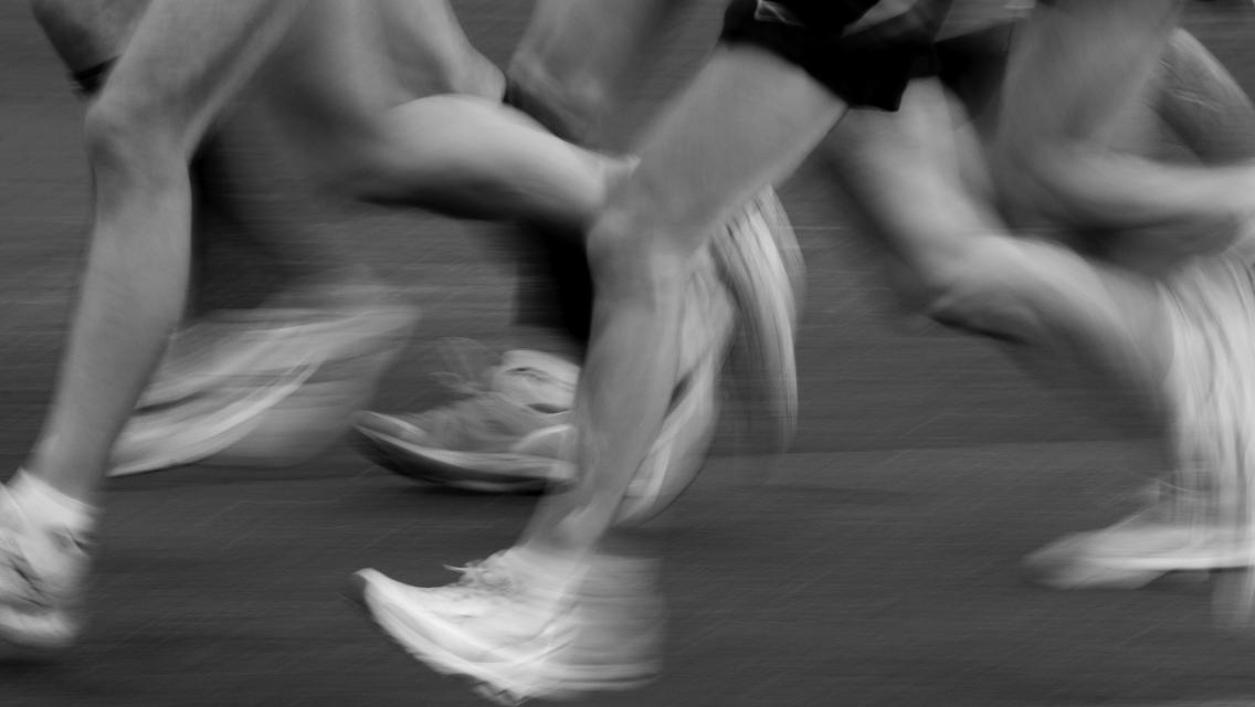 runners legs blurry