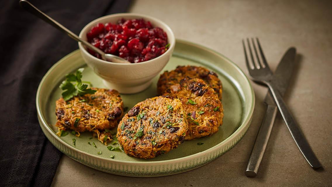 nd25-cc-fritters-with-cranberry-chutney fritters with cranberry sauce