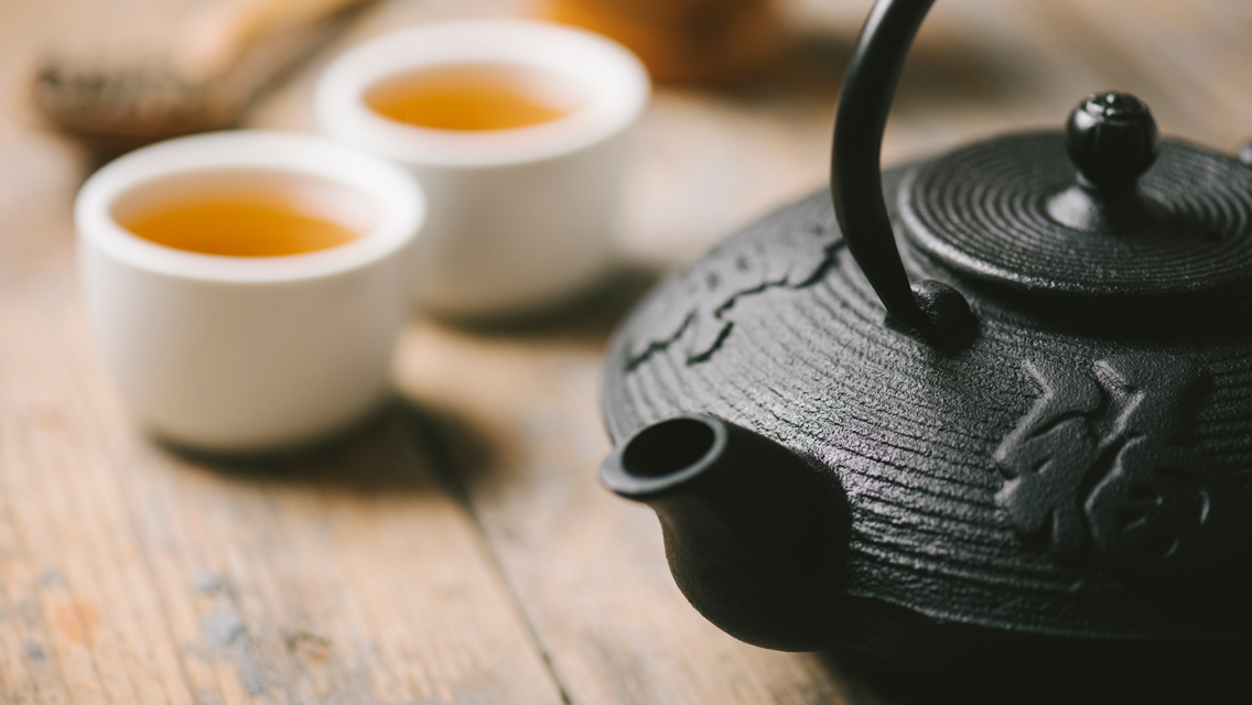 tea pot and tea cups