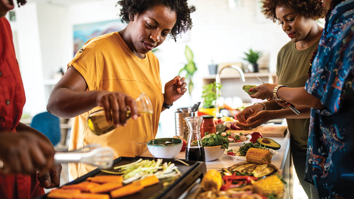 people prepare dinner together