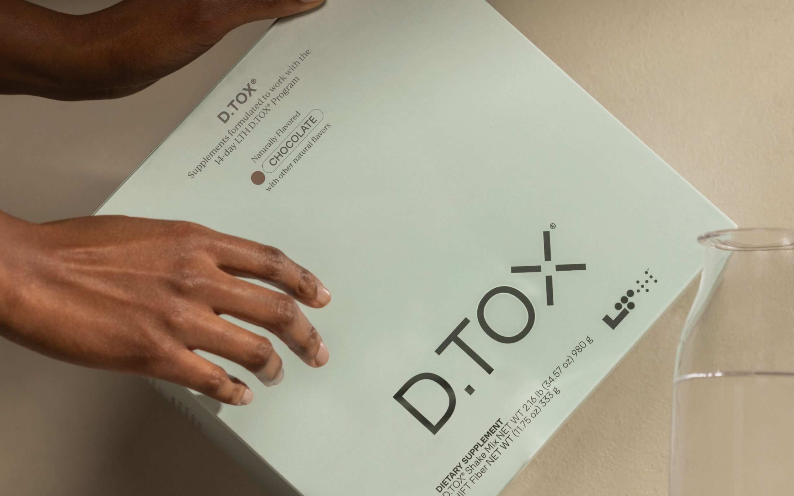 The D.TOX kit box.