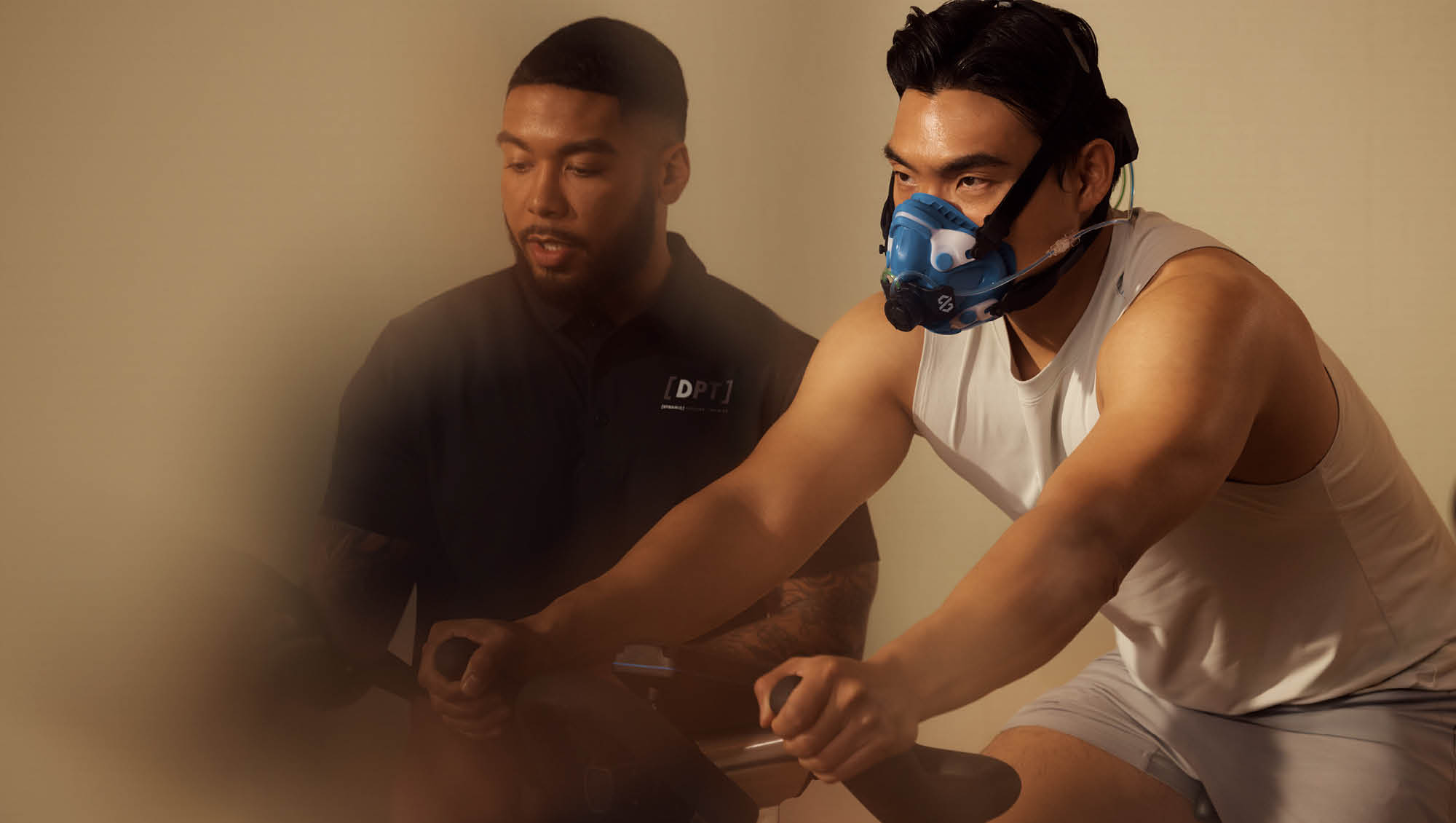 a man working with a personal trainer to discover his Vo2 max