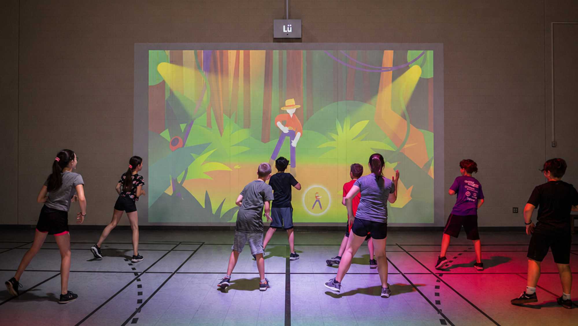 Kids playing hop danza.